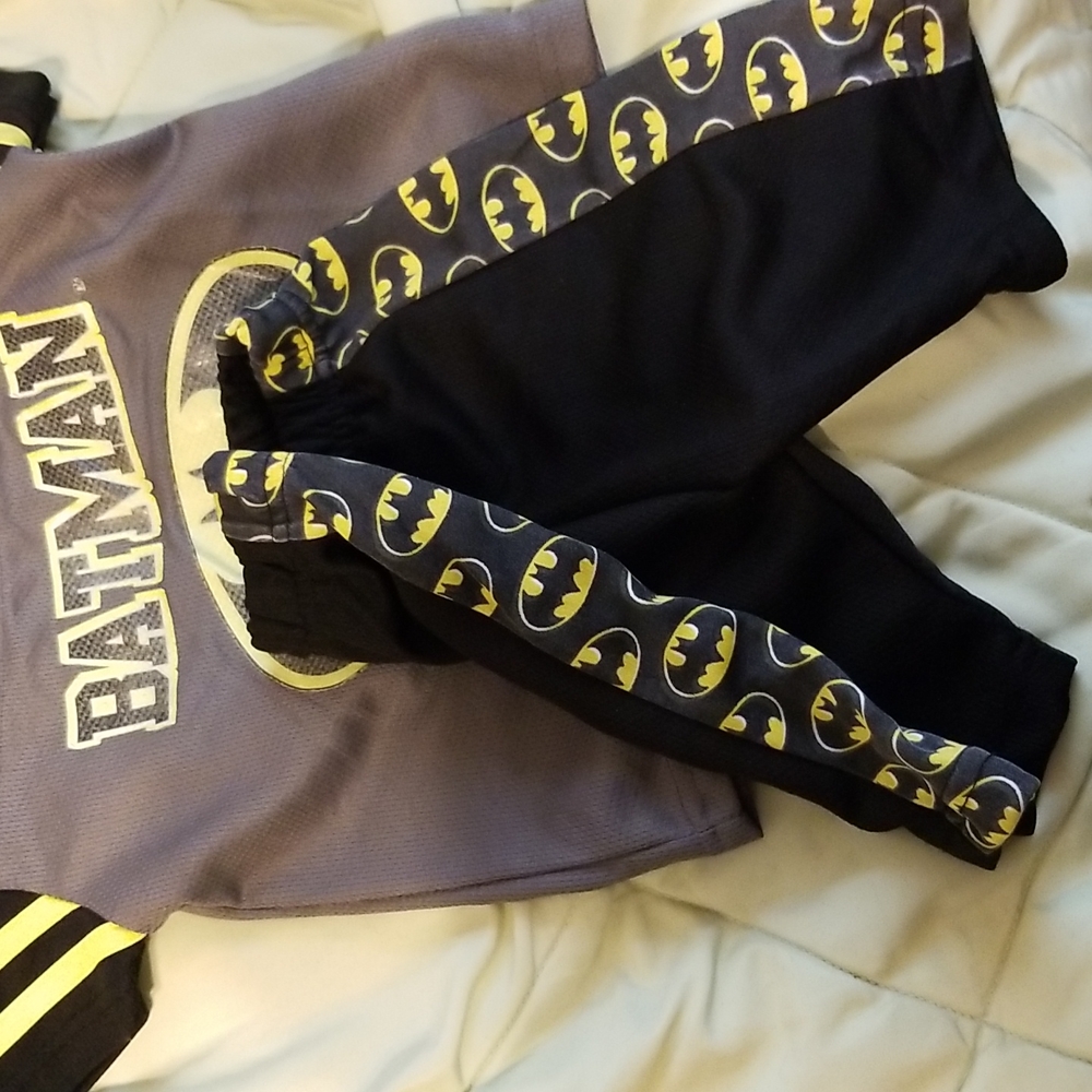 Boys 24m/2T 2 Batman outfits, and 1 superman outfit - Picture 7 of 16
